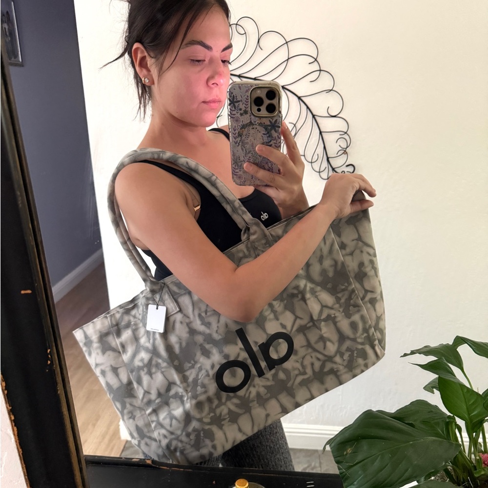 ALO Yoga Tote Bag *NEW*